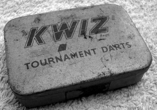 Tin container for Kwiz Tournament darts set