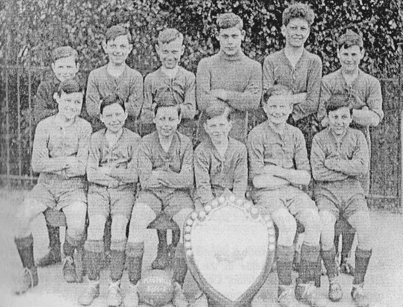 FS FB team Wix Shield 1932